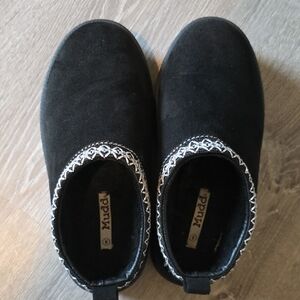 Mudd Kids Black Slip-On Slippers with Silver Embroidered Trim